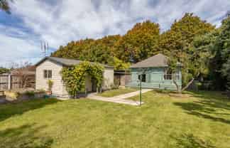 160 Emmett Street, Shirley