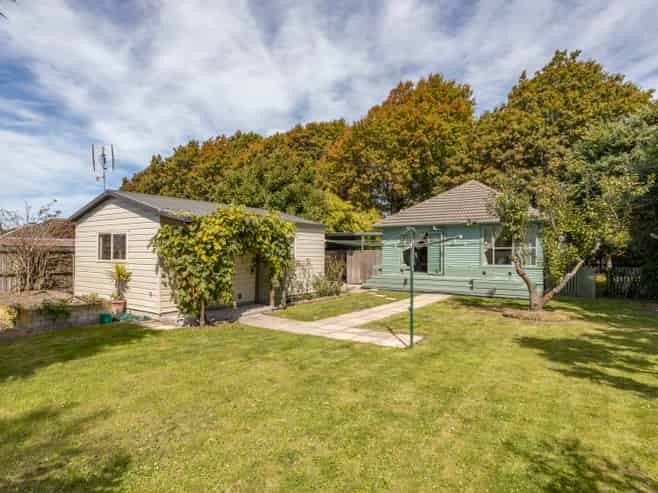 160 Emmett Street, Shirley