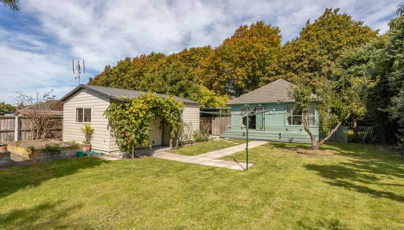 160 Emmett Street, Shirley