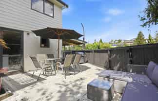 27 Clifton Terrace, Brookfield