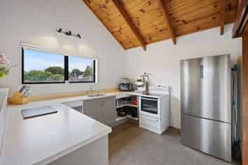 2/11 Hosking Place, Clarks Beach