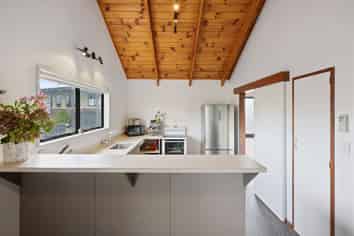 2/11 Hosking Place, Clarks Beach