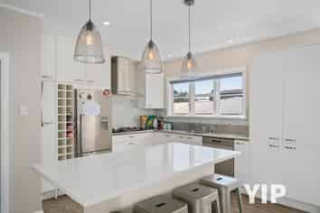 15 Robert Street, Newlands