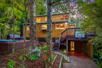 183 Laingholm Drive, Laingholm
