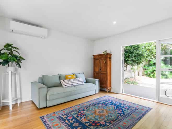 2/23 Seaview Avenue, Northcote