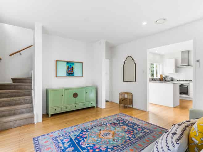 2/23 Seaview Avenue, Northcote