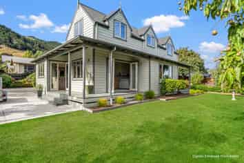 2 Hillplough Heights, Richmond