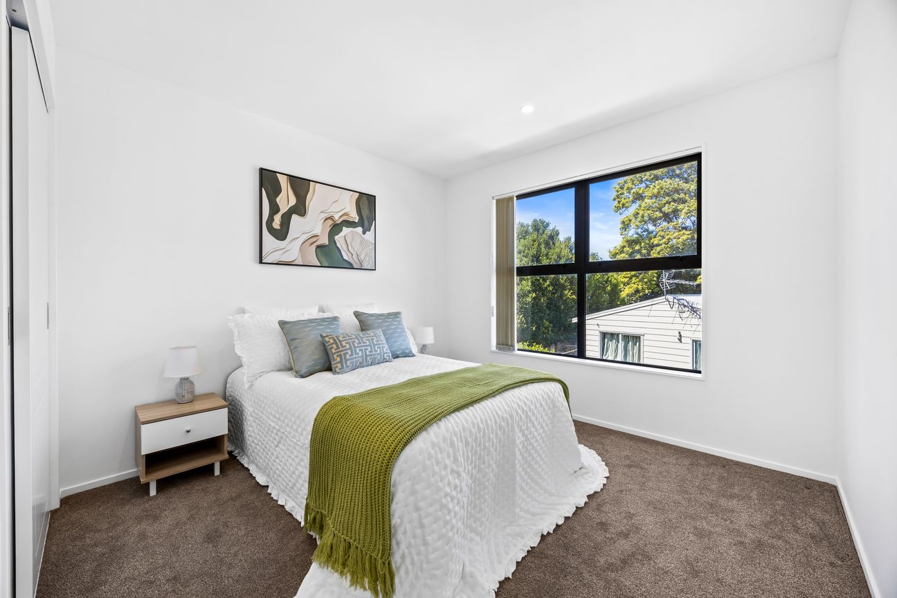 Townhouse with Rare 3-Car Parking Capacity - Meer