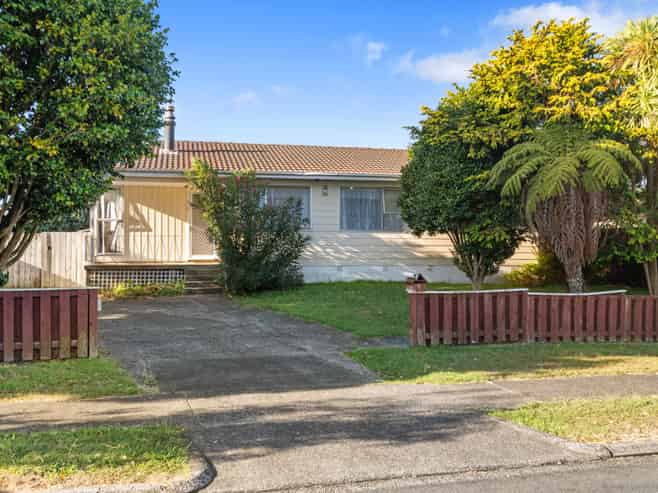 64 Sunlands Drive, Manurewa