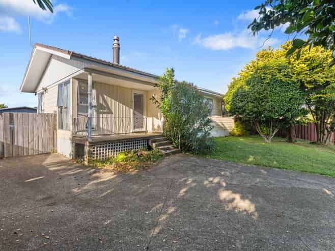 64 Sunlands Drive, Manurewa