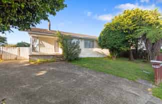 64 Sunlands Drive, Manurewa