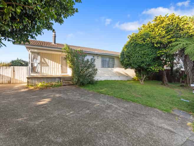 64 Sunlands Drive, Manurewa