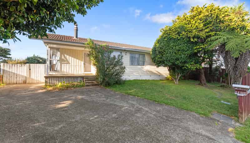 64 Sunlands Drive, Manurewa