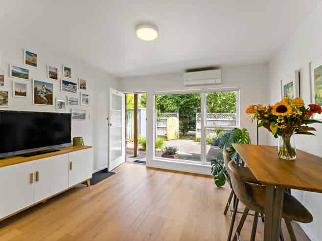 2/16 Lancing Road, Sandringham