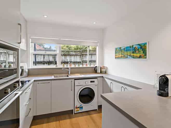 2/16 Lancing Road, Sandringham