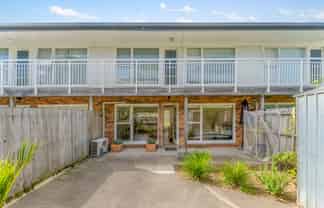 2/16 Lancing Road, Sandringham