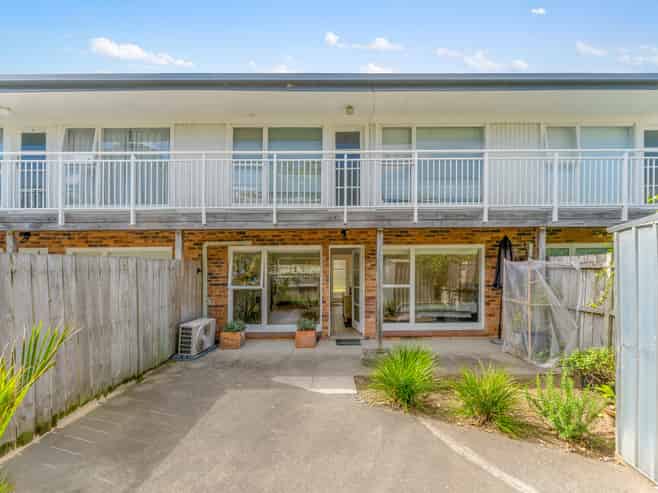 2/16 Lancing Road, Sandringham