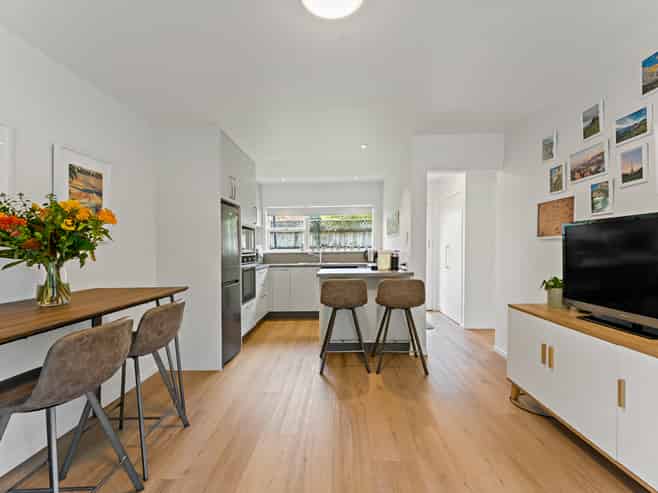 2/16 Lancing Road, Sandringham