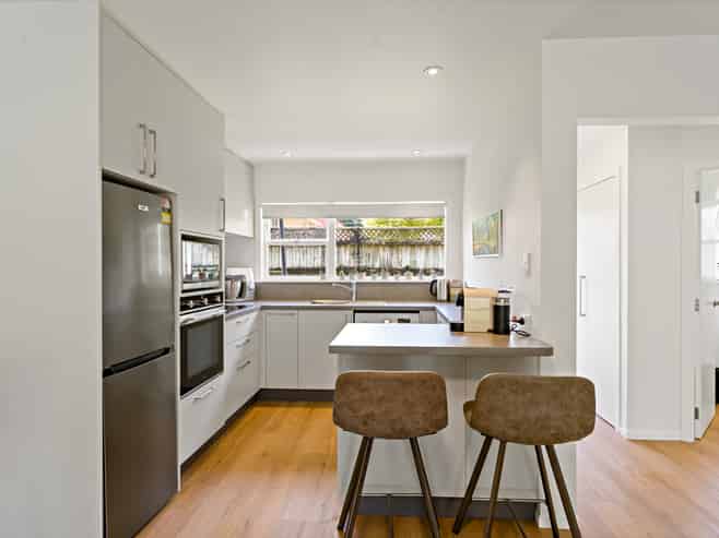 2/16 Lancing Road, Sandringham