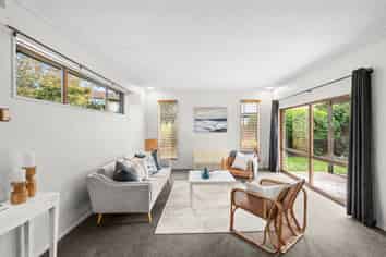 17 Yellowstone Crescent, Burwood