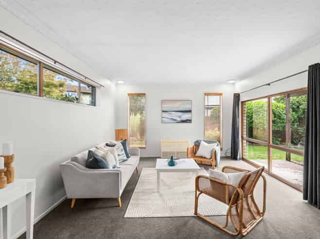 17 Yellowstone Crescent, Burwood