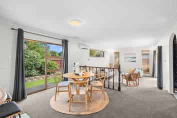 17 Yellowstone Crescent, Burwood