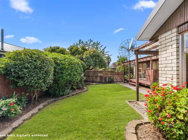 17 Yellowstone Crescent, Burwood