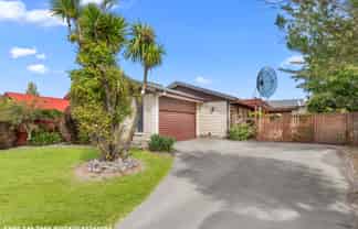 17 Yellowstone Crescent, Burwood