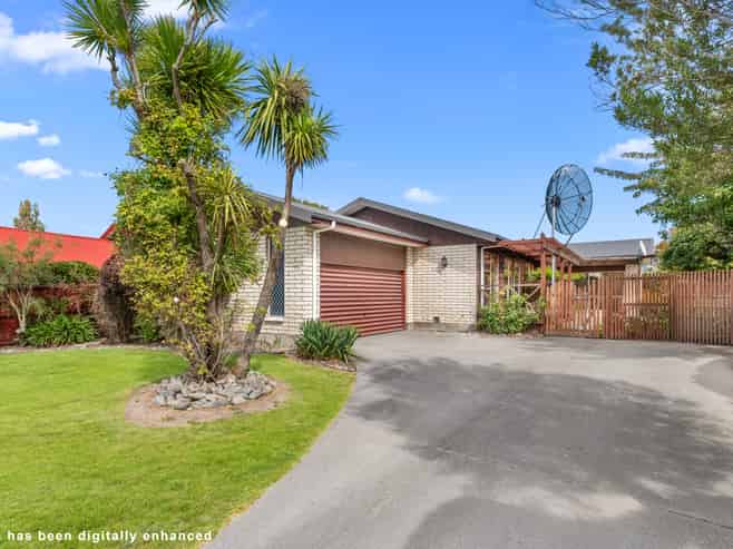 17 Yellowstone Crescent, Burwood