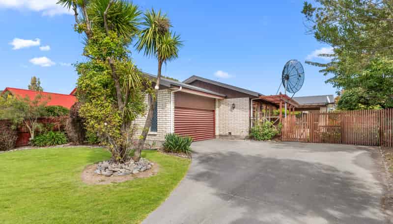 17 Yellowstone Crescent, Burwood