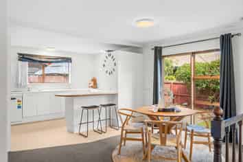 17 Yellowstone Crescent, Burwood