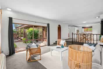 17 Yellowstone Crescent, Burwood