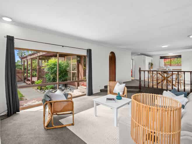 17 Yellowstone Crescent, Burwood