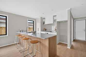 1105 High Street, Taita