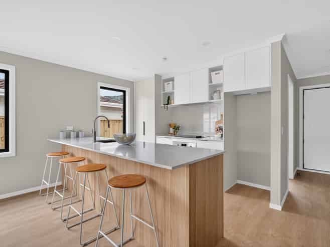 1105 High Street, Taita