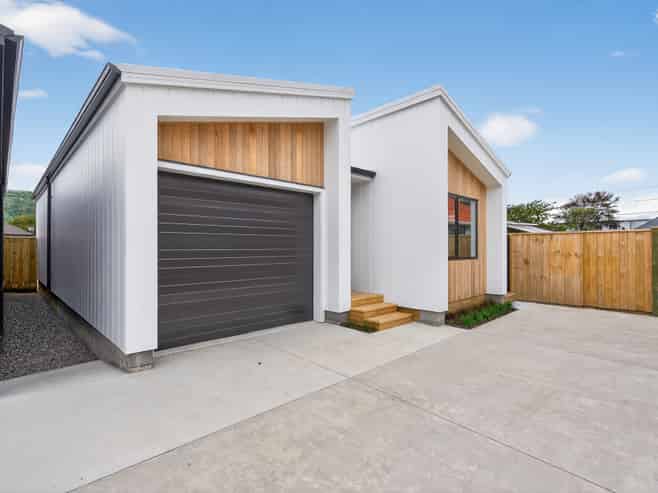 1105 High Street, Taita