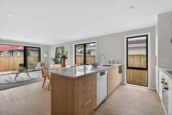 1105 High Street, Taita