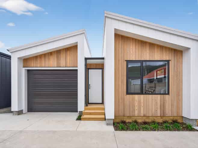1105 High Street, Taita