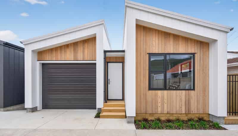 1105 High Street, Taita