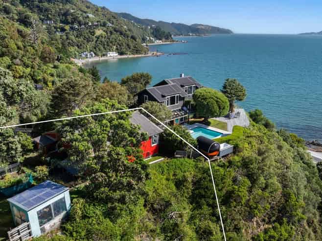 2 Rangiuru Road, Mahina Bay, Eastbourne