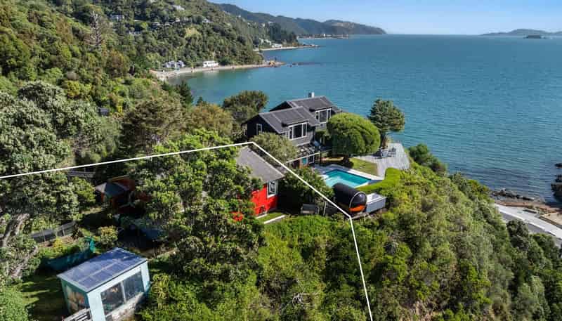 2 Rangiuru Road, Mahina Bay, Eastbourne