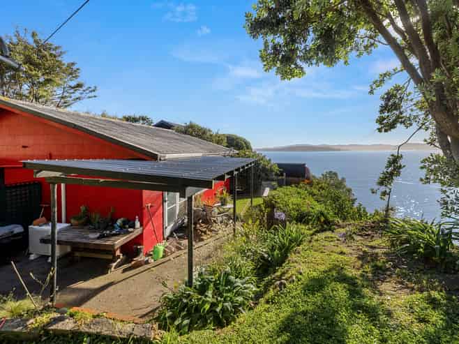 2 Rangiuru Road, Mahina Bay, Eastbourne