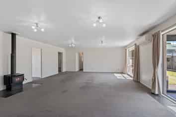 8 Russell Street, Darfield