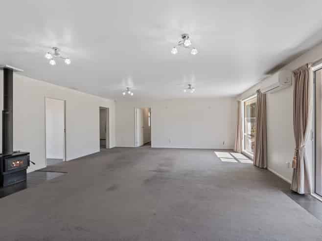 8 Russell Street, Darfield