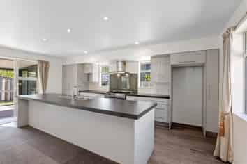 8 Russell Street, Darfield