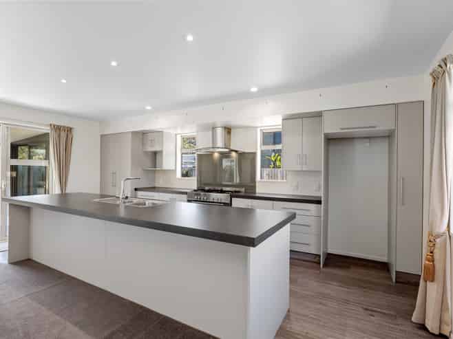 8 Russell Street, Darfield