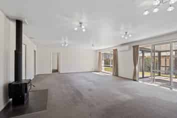 8 Russell Street, Darfield