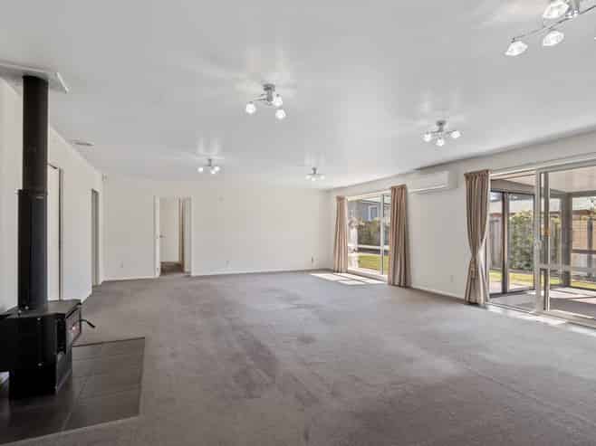 8 Russell Street, Darfield