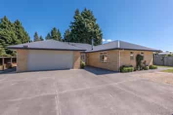 8 Russell Street, Darfield