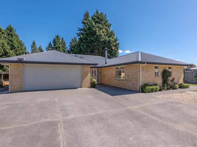 8 Russell Street, Darfield